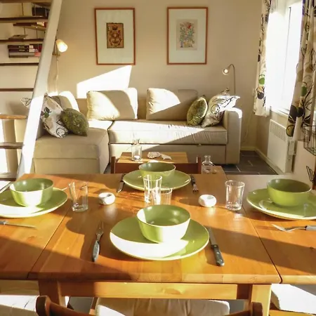 Two-bedroom Holiday In Moulines Moulines (Manche)