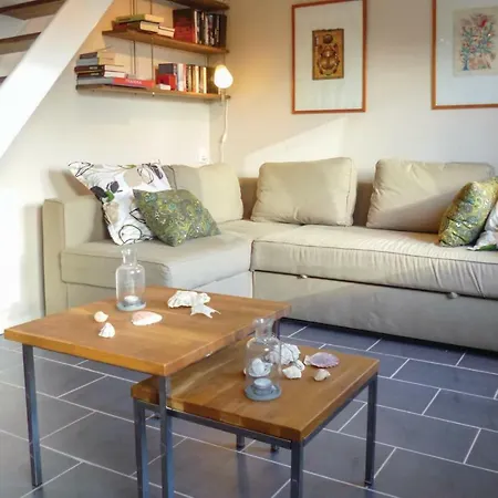 Two-bedroom Holiday In Moulines Moulines (Manche)